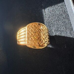 18k SAUDI Gold Textured Ring SZ 8